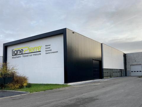 Ligne Pierre is een succesvolle steenhouwerij, gespecialiseerd in maatwerk in natuursteen, keramiek en quartz - en marmercomposiet.we zijn dan ook vereerd de nieuwe moderne showroom te hebben mogen plaatsen. 